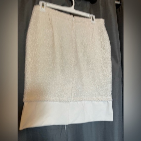 BCBG Max Azria stunning suit. Classic design.. will never go out of style - Picture 5 of 12